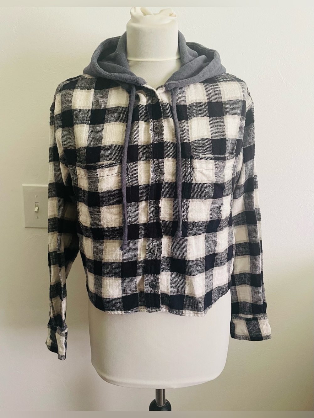 American Eagle Women Hooded Cardigan S White Black Flannel Plaid Cotton Cropped